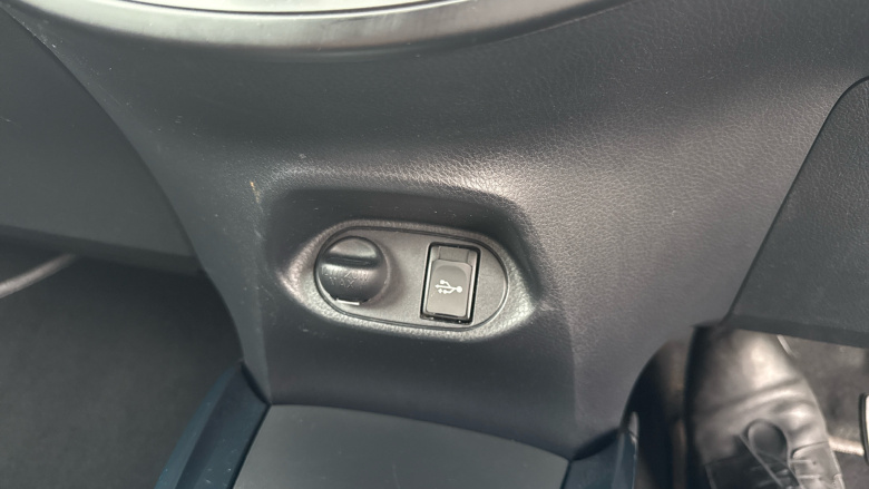 Toyota Yaris 1.5 VVT-i Blue Bi-tone 5dr Petrol Hatchback